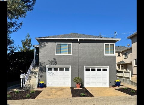 Oakland Duplex with Income Potential