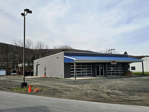 Davenport Commercial Space on Highway