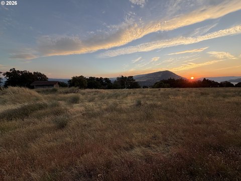 Land, Lyle, WA