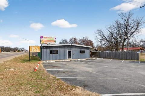 Versatile Building on Highway 75