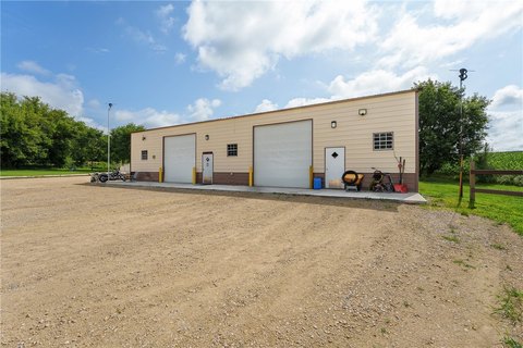 Versatile 1.5-Acre Hobbyist Property