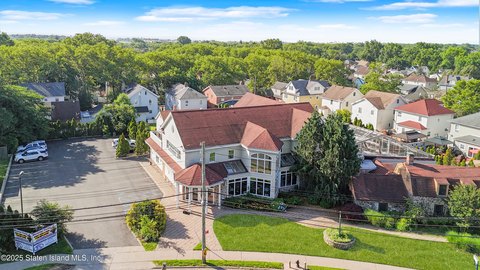 Moravian Florist on 1.32 Acres