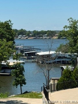 LAND - Four Seasons, MO