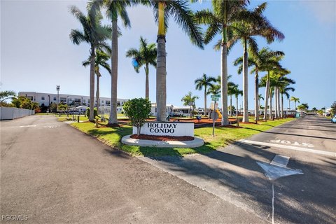 Land in Holiday Condo