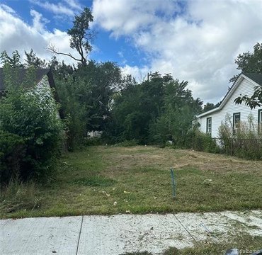 Residential Vacant Lot in Lincoln Park