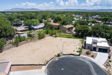 LAND - Los Lunas, NM