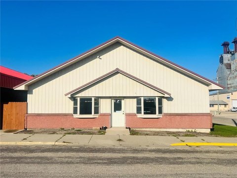 Well-Maintained Commercial Building in Chokio