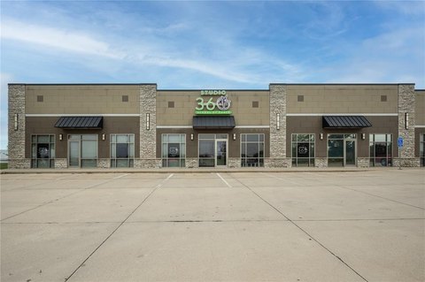 Versatile Commercial Space in Cedar Rapids