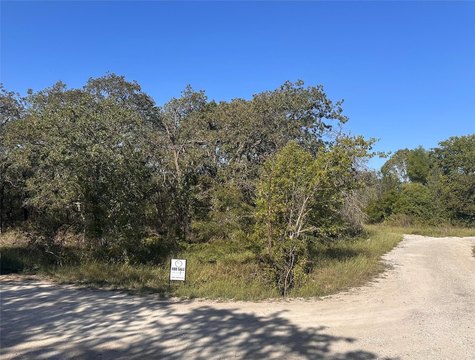 Corner Lot Near Runaway Bay