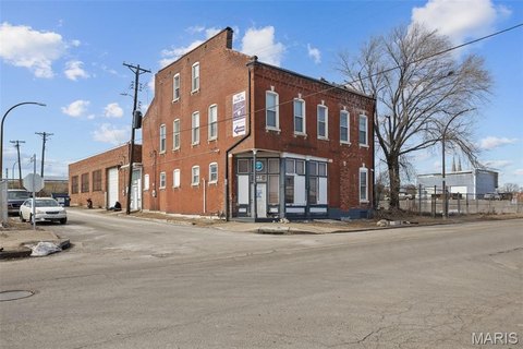 Warehouse with Rear Land