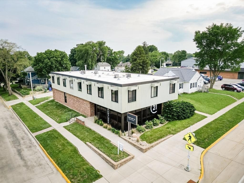 Mixed-Use Asset Near Wartburg College