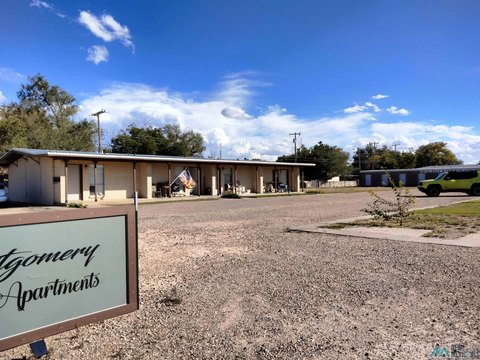 Eight-Door Apartment Complex in Portales