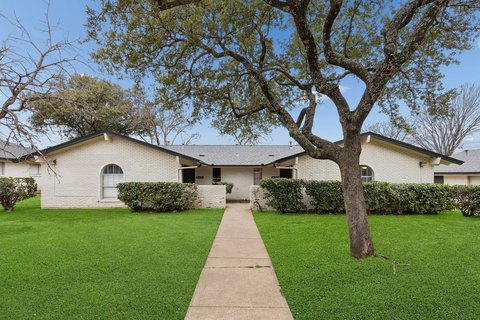Single-Story Full Duplex Opportunity