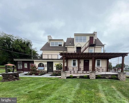 Versatile Commercial Space in PENNS PARK