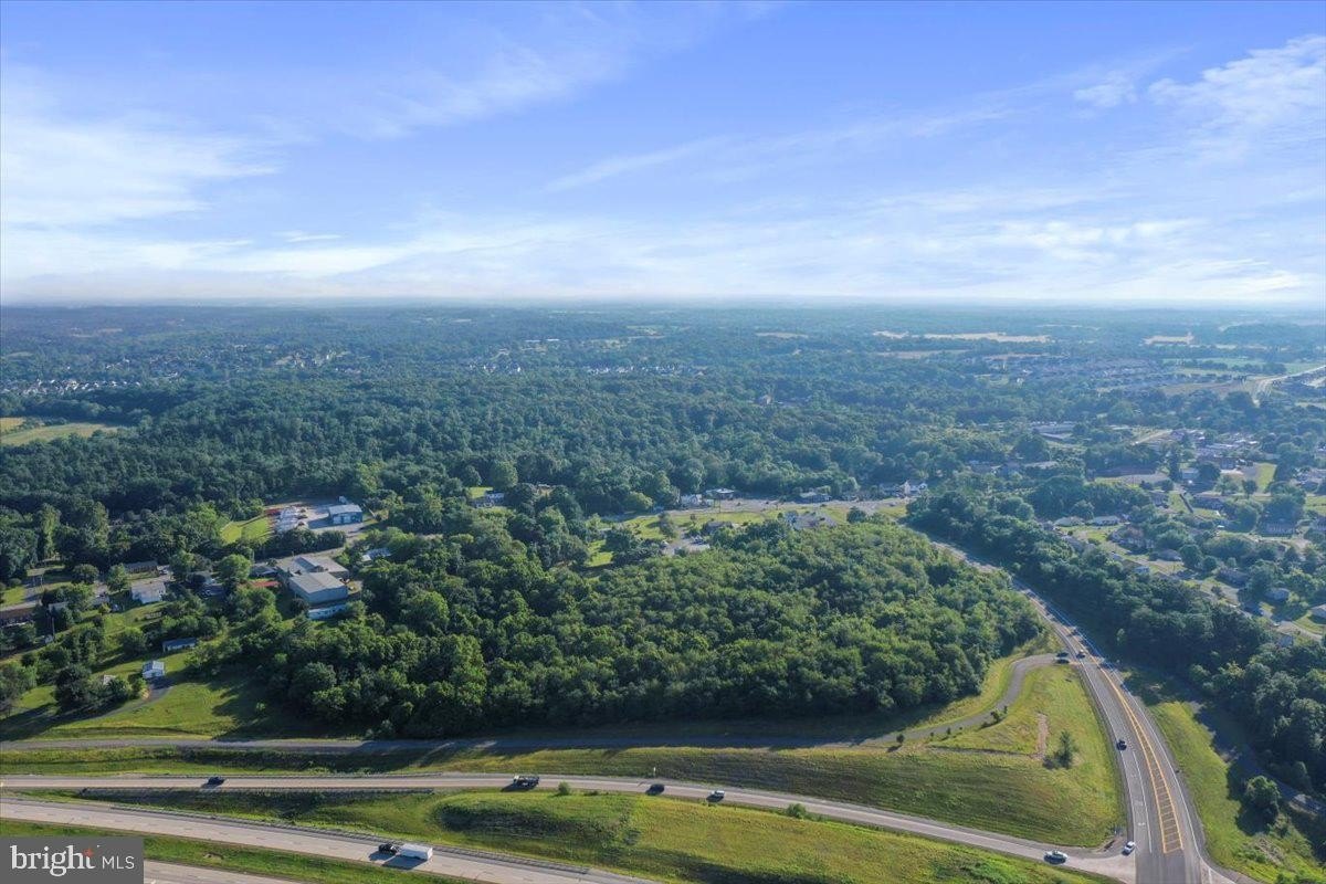 Expansive Land Parcel in Kearneysville