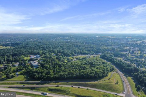 Expansive Land Parcel in Kearneysville