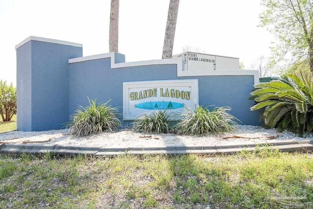 Pensacola Land in Waterfront Community