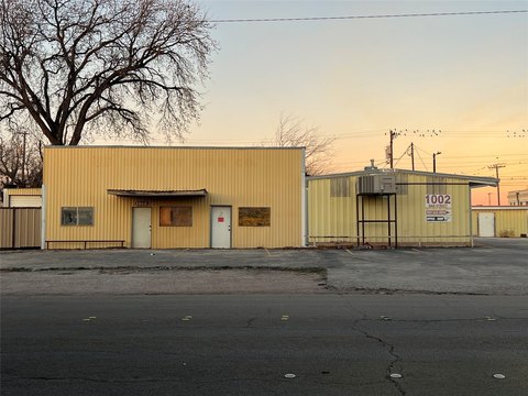Heavy Flex Property with Yard