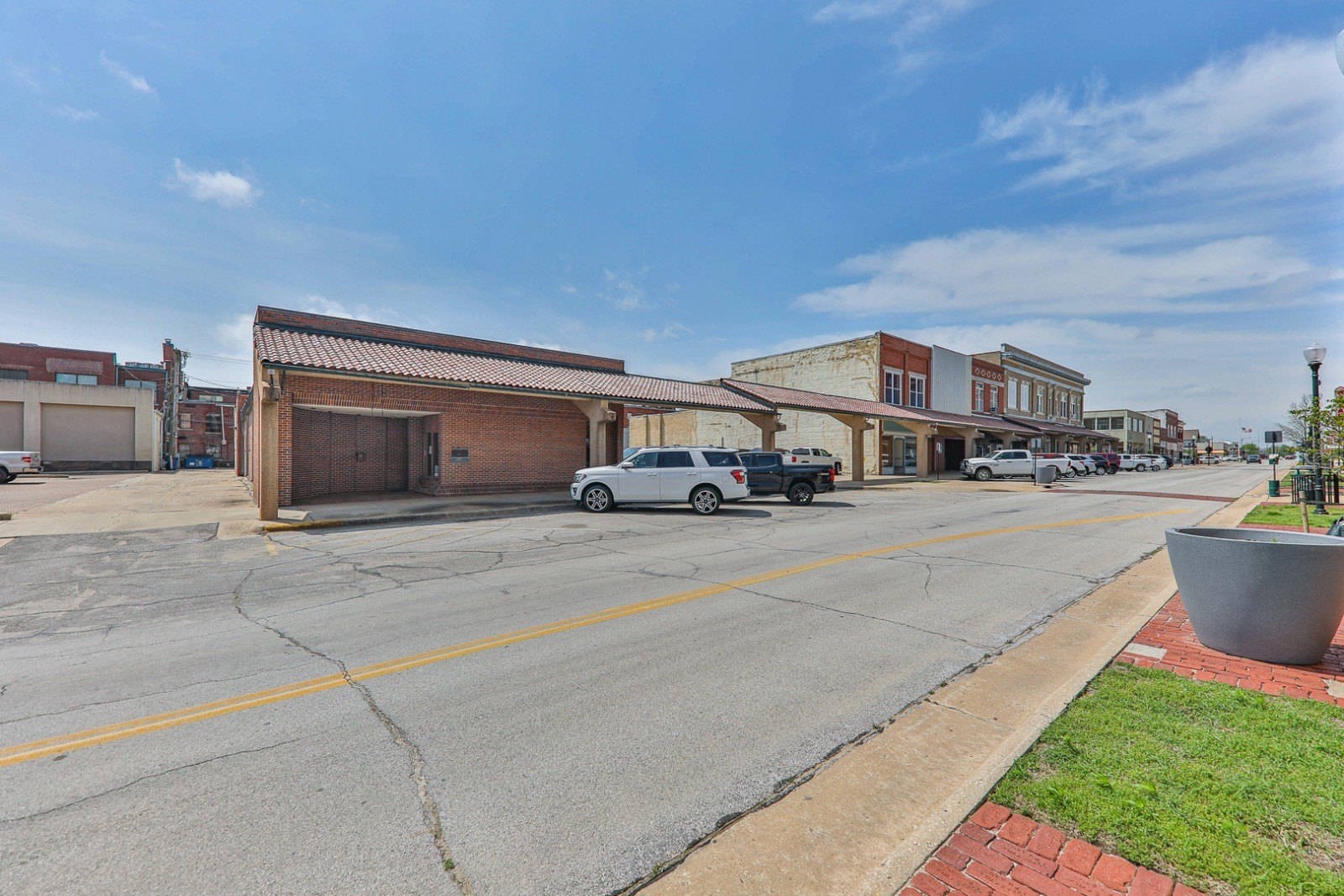 Updated Office Building in Coffeyville