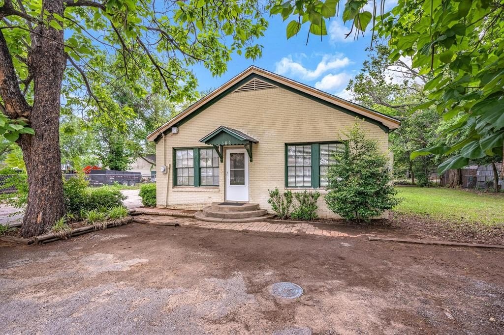 Lindale Mixed-Use Investment Opportunity