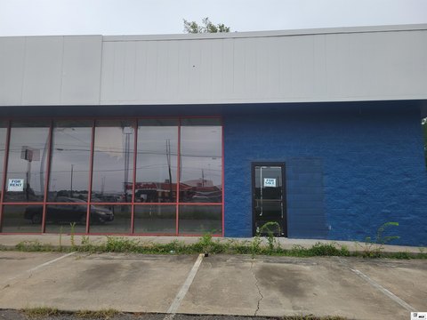 Stand-Alone Automotive Retail Building