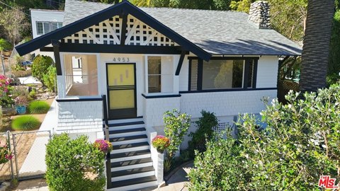 Updated Duplex in Quiet Cul-de-Sac