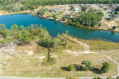 Lakefront Property in West Mobile