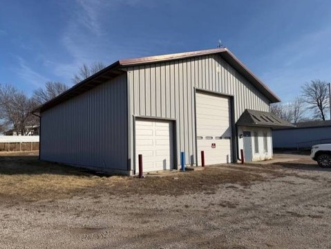 Automotive Service Bay with Office