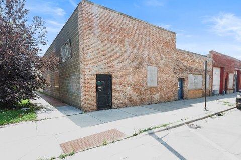Corner Building with Loft Office