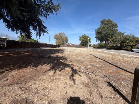 LAND - Claremont, CA