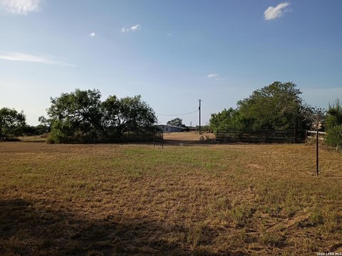 LAND - Bigfoot, TX