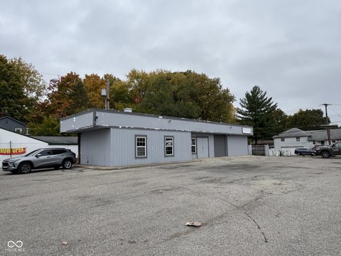 Standalone Retail and Auto Building