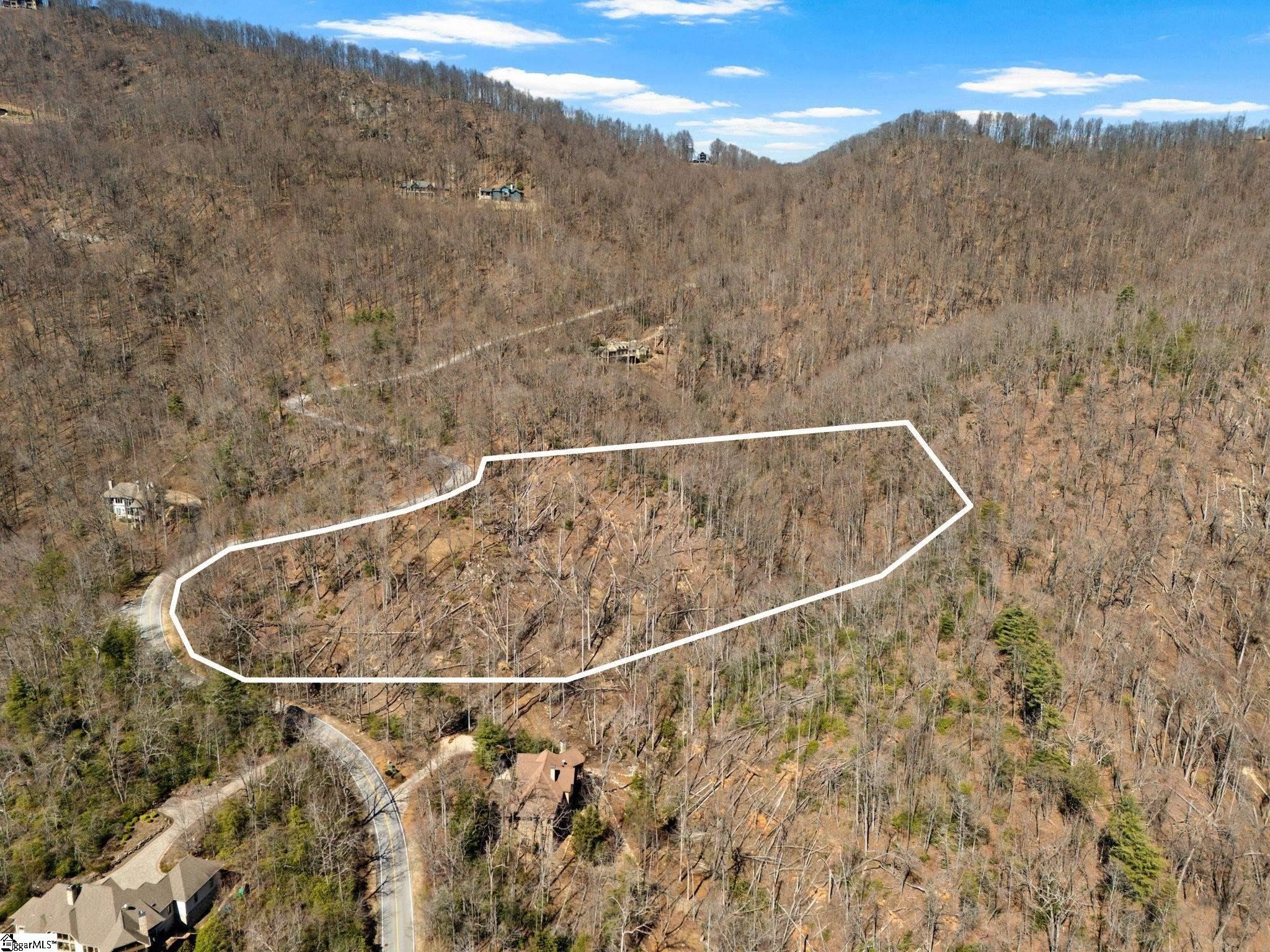 Land in Cliffs Valley