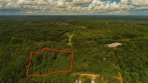 Expansive Land Parcel in Florida