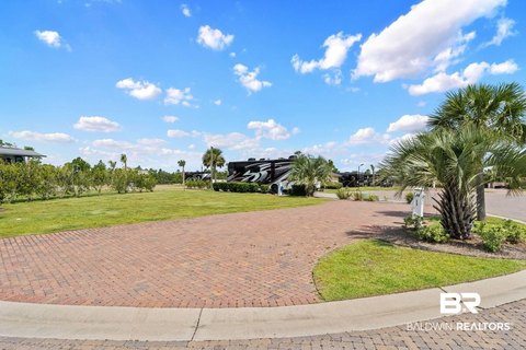 Pull-Through Motorcoach Site