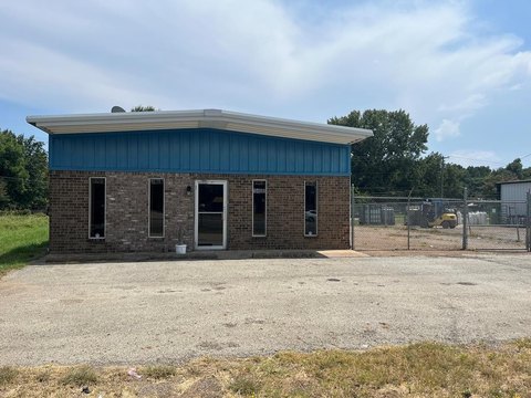 Versatile Commercial Property in Palestine