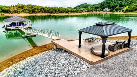 Lakefront Peninsula on Douglas Lake