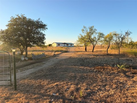 Land, De Leon, TX