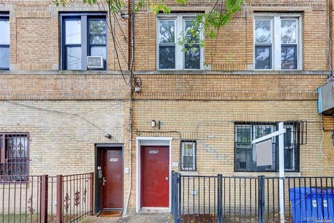 Brooklyn Triplex in Cypress Hills