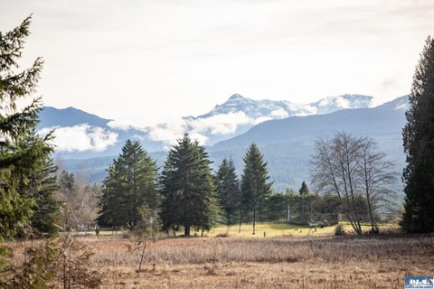 Sequim Land Bordering DNR Land