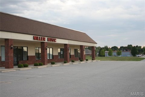 Retail Plaza with Multi-Unit Building