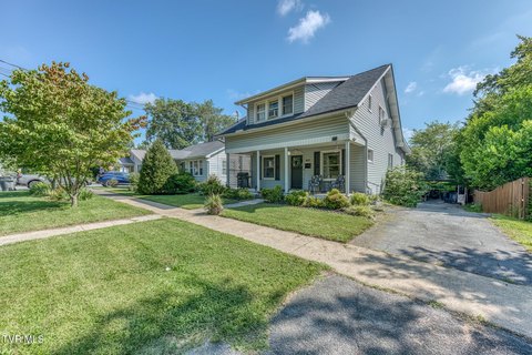 Craftsman Multifamily Property in Bristol