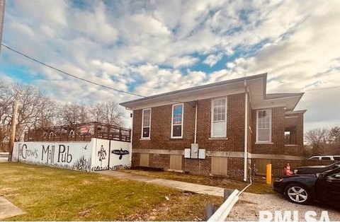 Springfield Commercial Property with Bar