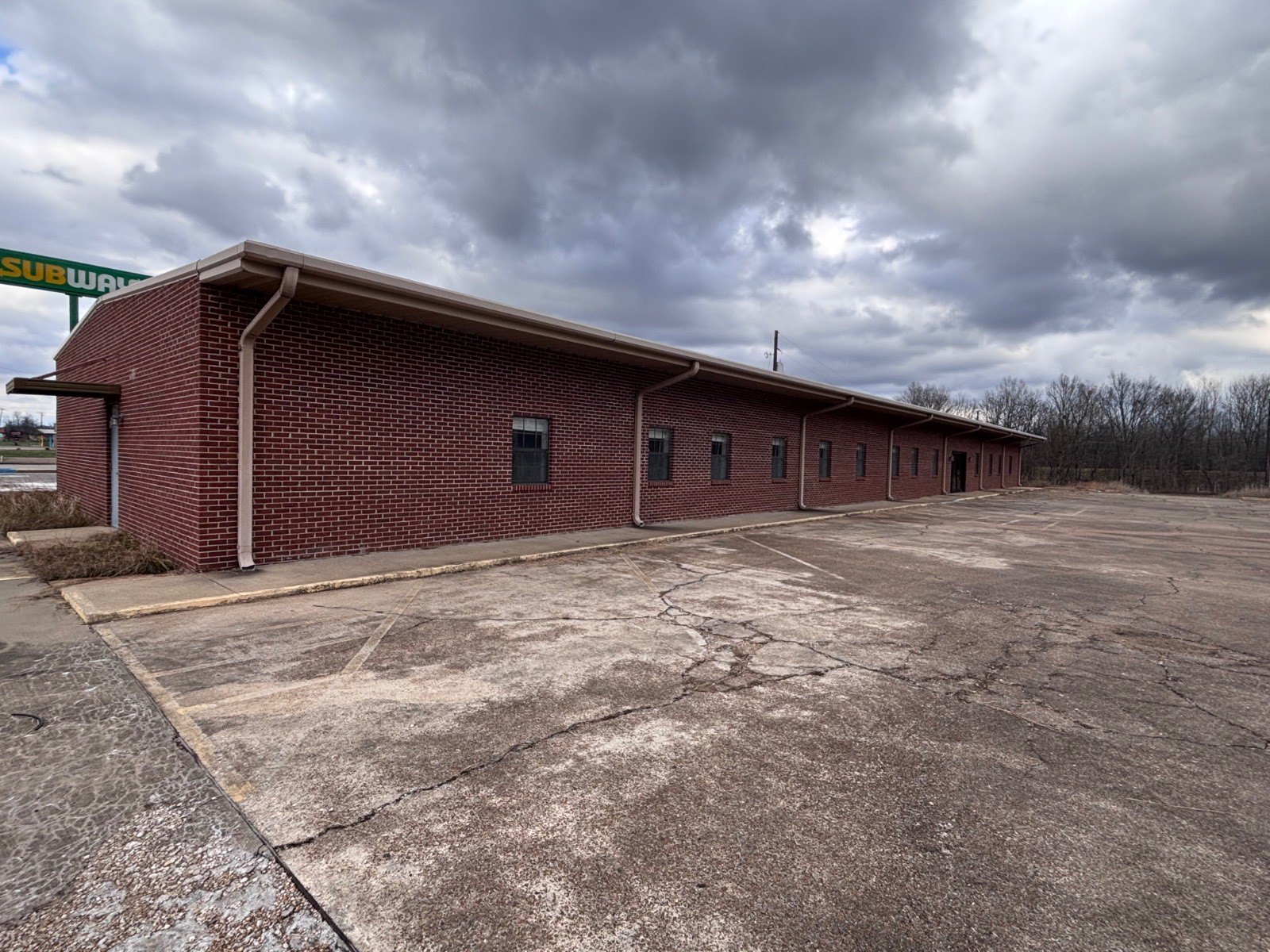 Versatile Commercial Building on Highway