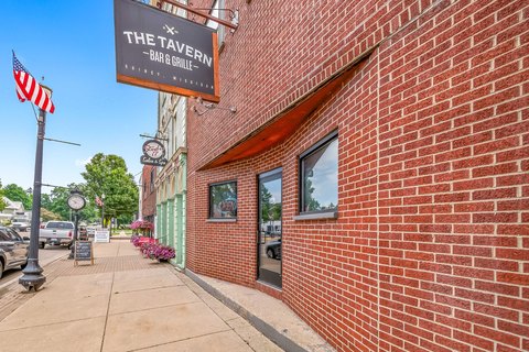 Turn-Key Restaurant/Bar with Apartments