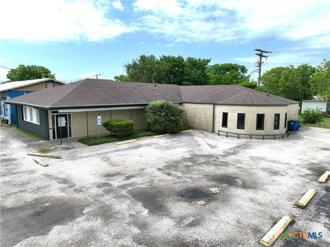 Versatile Commercial Property in Port Lavaca