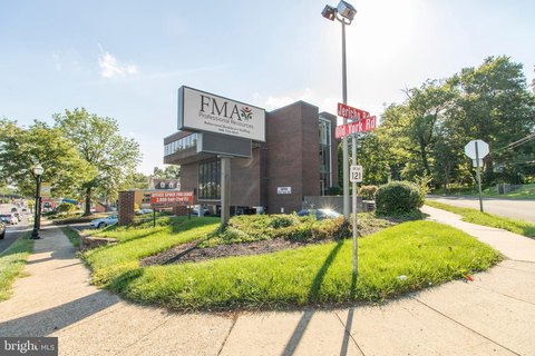 Abington Commercial Building on Route 611