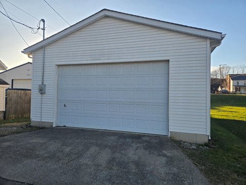 Brookville Garage on Foundation