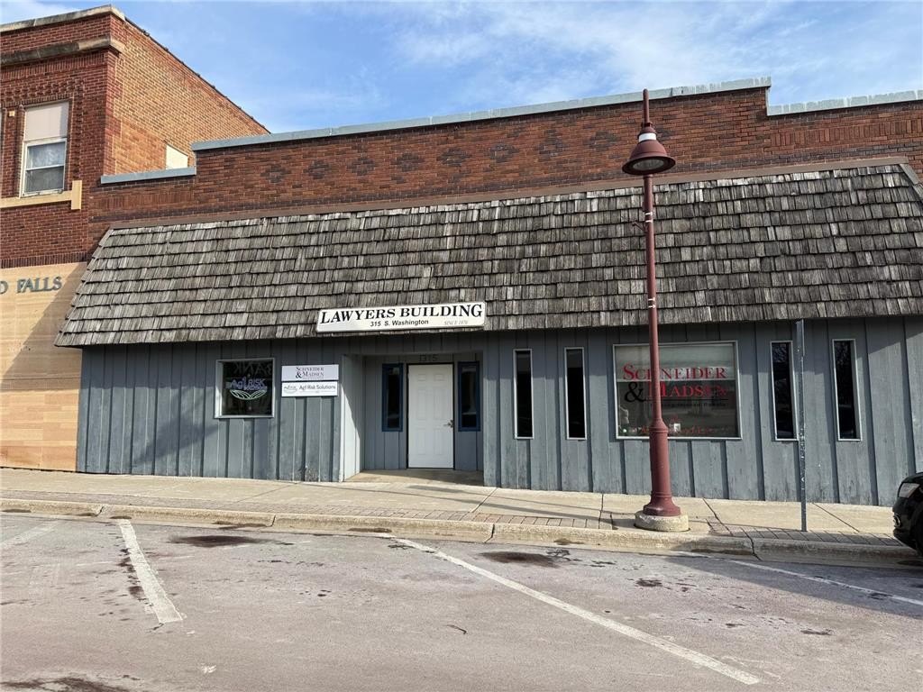 Downtown Redwood Falls Office Suite