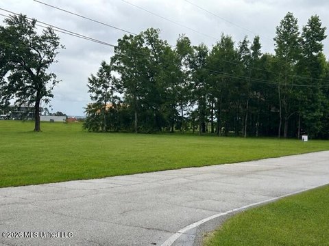 LAND - Diamondhead, MS